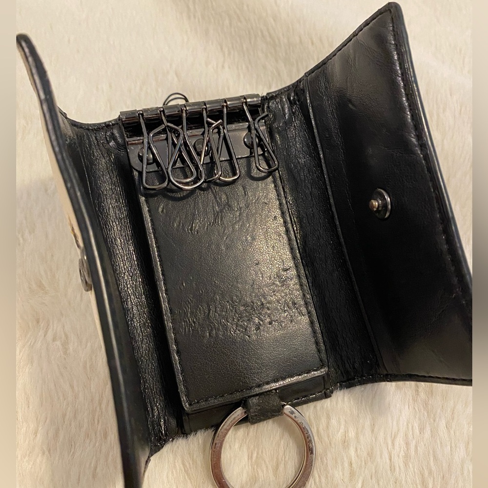 ‘Not Your Puppet’ Hand-Painted Coach Keyholder - Picture 6 of 13